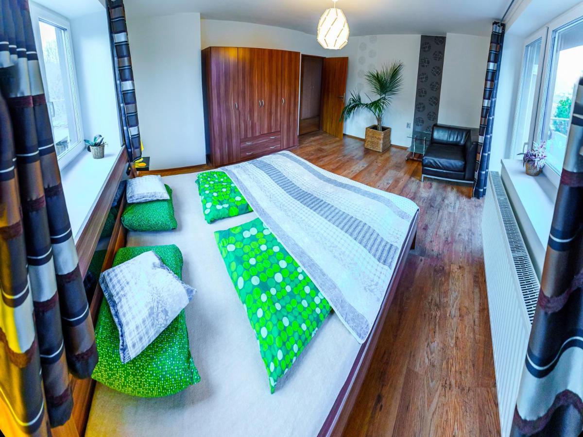 Apartment Pod Sychrovem Praag Buitenkant foto